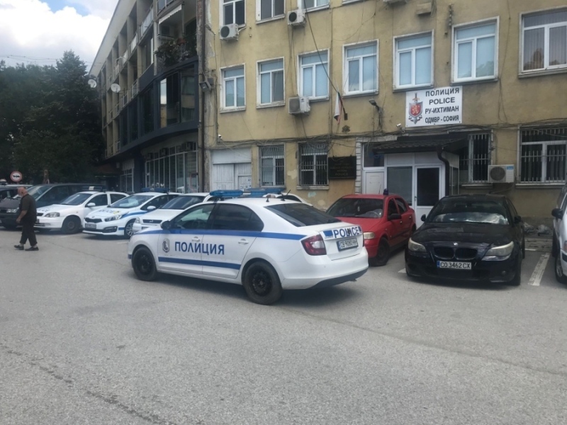 Шофьор с 2,42 промила задържаха край Ихтиман