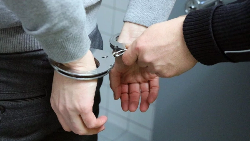 3-ма младежи пребиха мъж в парка на Радомир при опит за грабеж