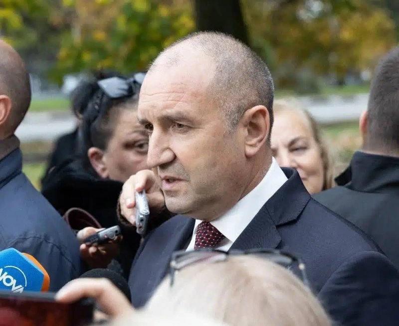 Радев: Разкриваме огромен дефицит и „фантастични договори“ за милиони