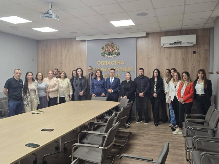Новият областен управител на Перник Грета Колева прие поста от Георги Недев