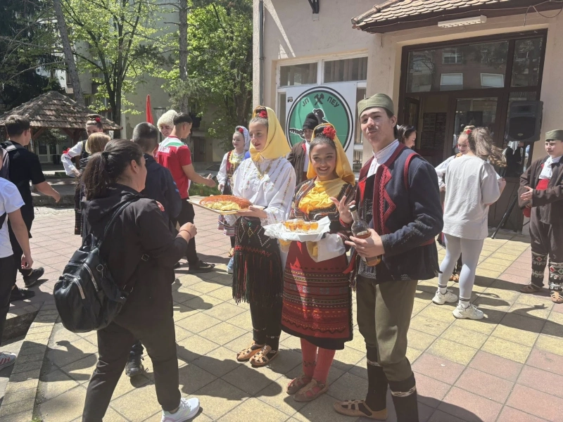 Местни самодейци и състави от Сърбия ще танцуват в Бобов дол