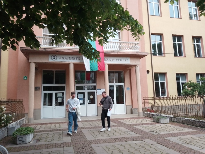 Анулираха работата  на зрелостник от Спортното в Кюстендил: Есето за авторитетите писаха в Гимназията в Дупница 