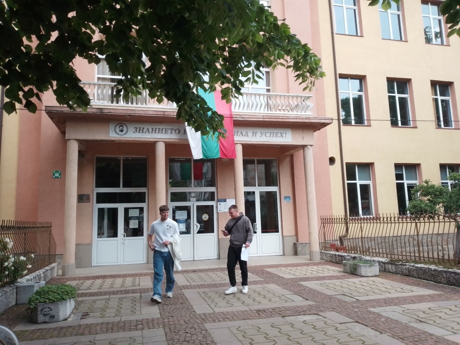 Анулираха работата  на зрелостник от Спортното в Кюстендил: Есето за авторитетите писаха в Гимназията в Дупница 