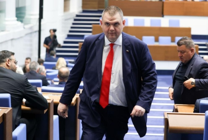 Пеевски сезира прокуратурата заради твърденията на ДБ за пътуванията му в чужбина