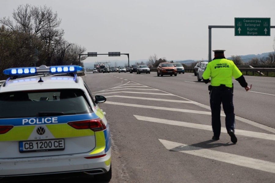АМ „Тракия“ е най-натоварена при голямото прибиране, спряха тировете към София