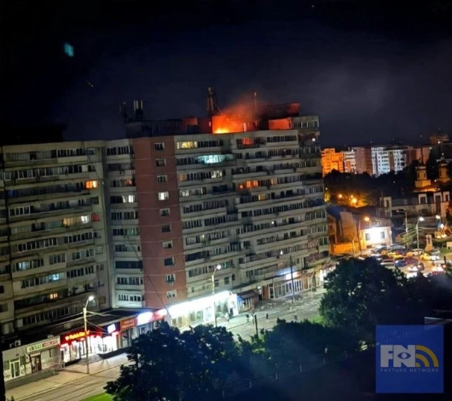 Дрон се разби в жилищна сграда в Румъния, евакуция и двама ранени
