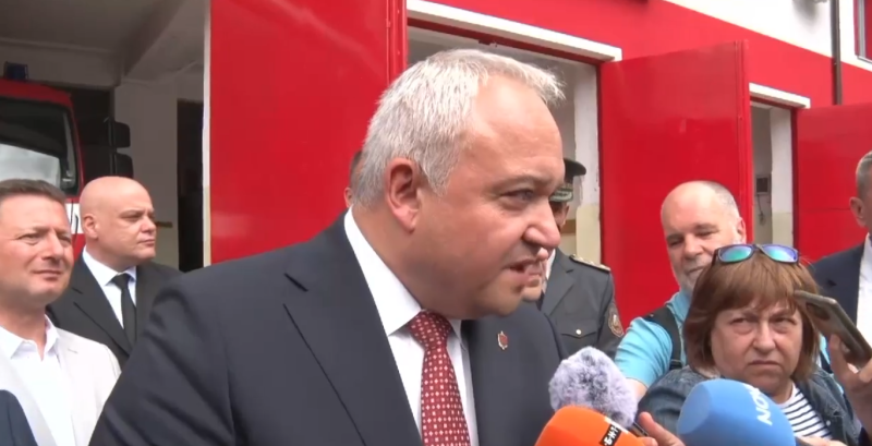 Министър Демерджиев: Бомбените заплахи в училищата са изпратени от сайт в Италия 