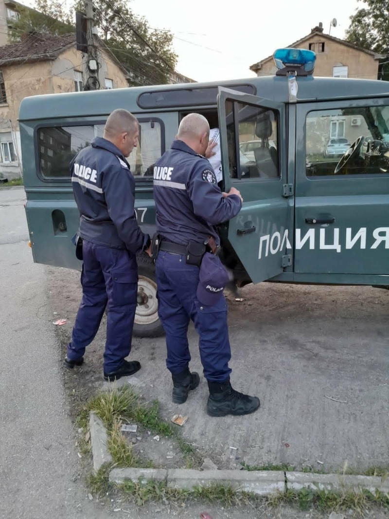 След мелетата в „Хумни дол” : Двама задържани и обвинени – полицията респектира  с масирано присъствие и проверки
