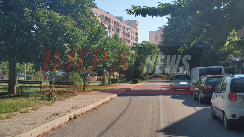 Скандален вандализъм в Дупница: Срязаха гумите на над 20 автомобила 