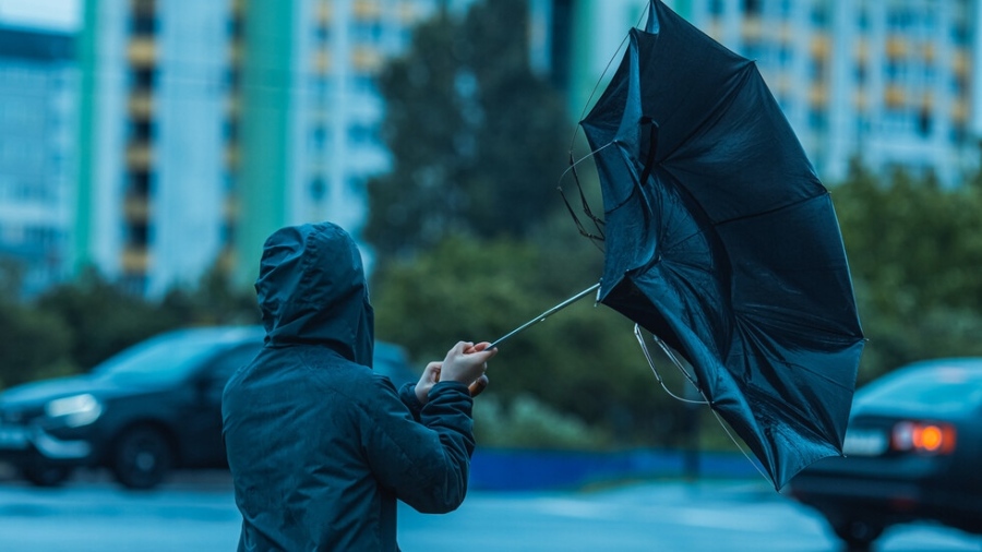 Жълт код за бури, поройни валежи и силен вятър н петък