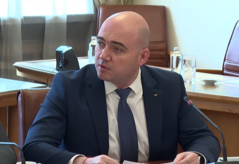 Министър Димитров: Курортите са готови, но туристите липсват