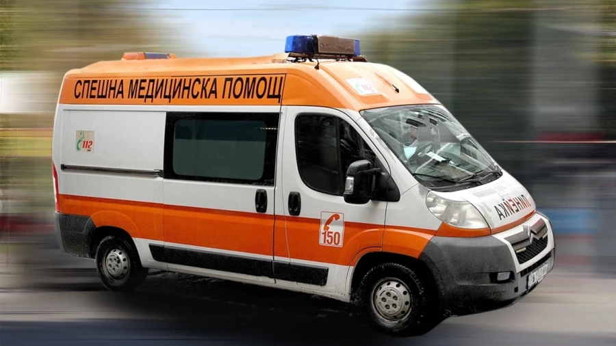 39-годишен изскочи внезапно на пътя и се блъсна в товарен автомобил, с фрактура на черепа е
