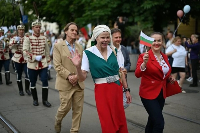 Защо Гвардейският оркестър беше на „Шествието за семейството“? МО излезе с официално обяснение