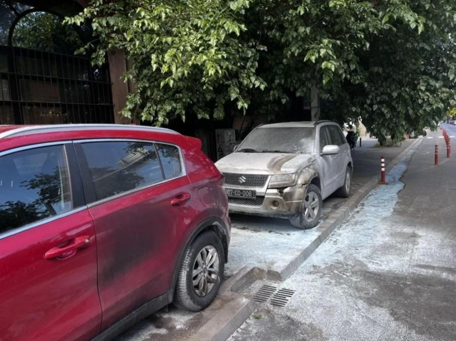 Задържаха заподозрян за палежа на дипломатическите автомобили на българското посолство в Скопие
