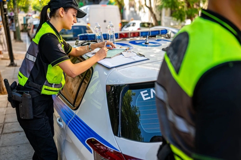 Солени глоби в Гърция: До 8000 евро за гонки и 1200 евро за неправилно паркиране