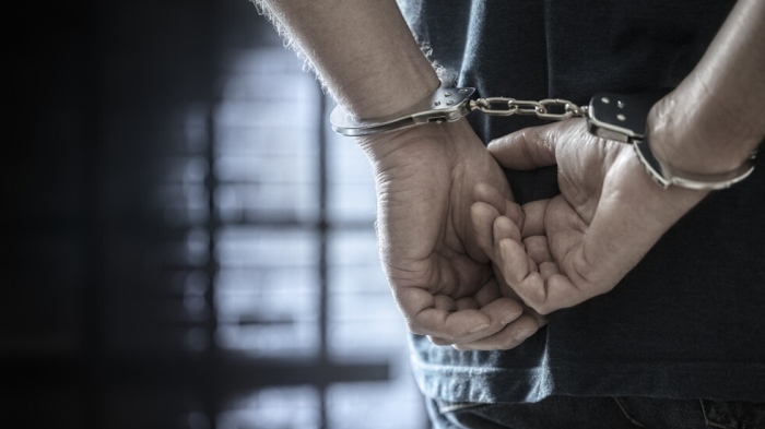 Постоянен арест за 15-годишен след грабеж и жесток побой над мъж в София
