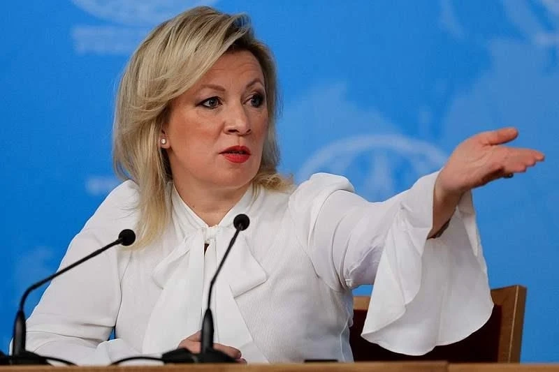 Захарова се присмя на Стармър след оставката, прати го да коси трева в Русия