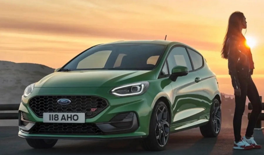Ford връща наточената Fiesta ST, но готви и още по-мощен RS вариант