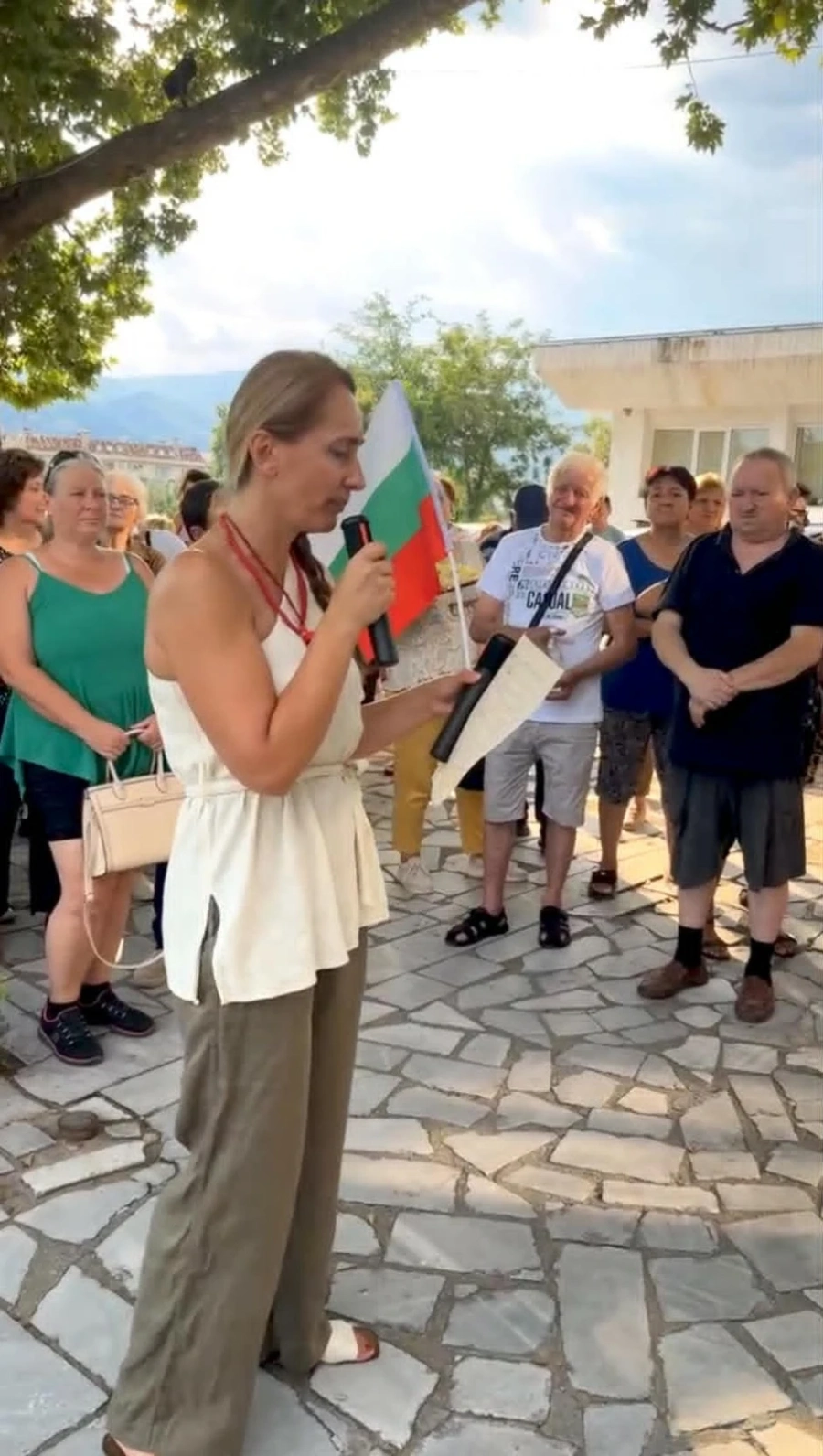 Над 100 души протестираха в Струмяни: Искаме вода! Жаби запушват чешмите в махала Костур