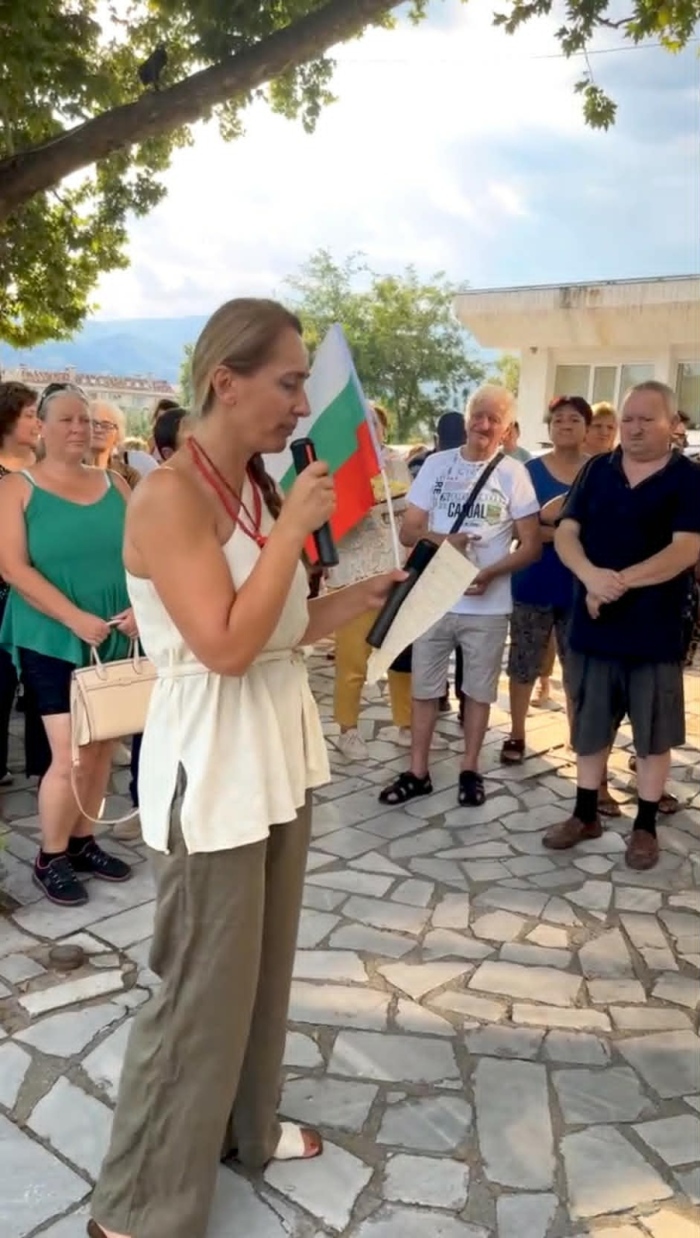 Над 100 души протестираха в Струмяни: Искаме  вода! Жаби запушват чешмите в махала Костур
