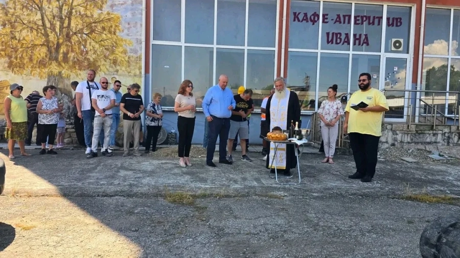 С първа копка започна реконструкцията на водопроводната мрежа в ихтиманското село Мирово