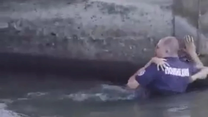 (видео) Полицай спаси 14-годишно момче от водите на река Марица край село Огняново