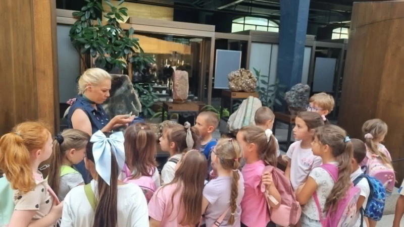 Лятната академия започна в Рила: Децата учиха за кристалите, месиха хляб