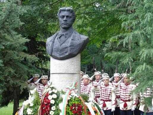 България отбелязва 189 години от рождението на Васил Левски с военни ритуали и чествания