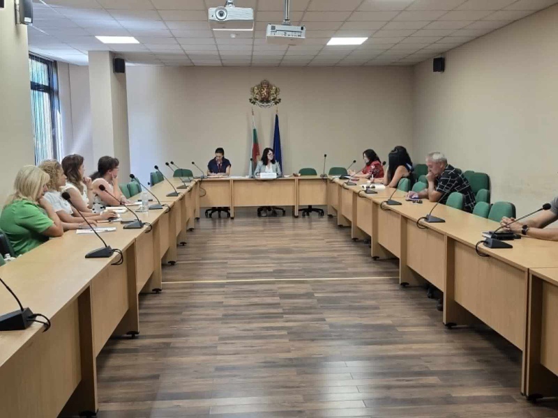 Кюстендилските институции обсъдиха мерки срещу отпадането на деца от училище