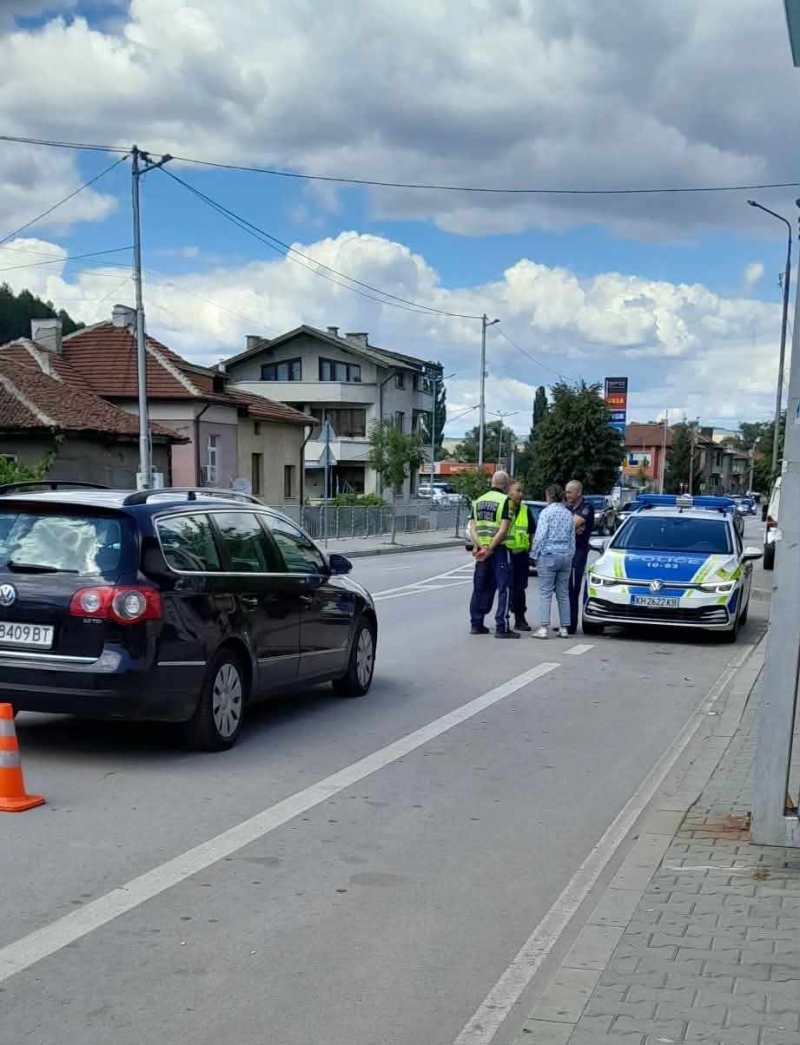 Блъснаха 71-годишен велосипедист край оживено кръстовище в Дупница