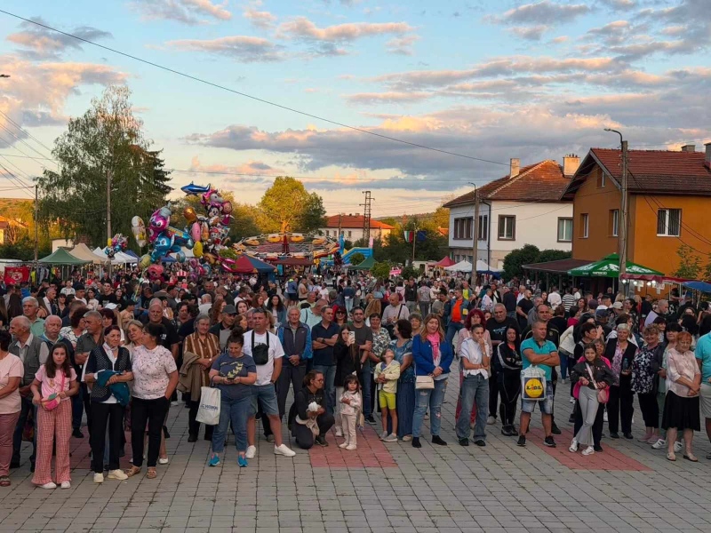 Стотици се веселиха на съборите в Райово и Злокучене
