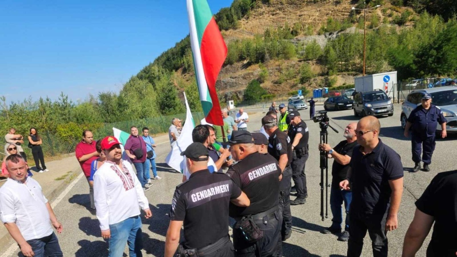 Земеделци блокираха пътя Русе - Маказа в протест срещу ниските изкупни цени