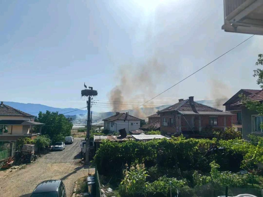 Големият пожар край Кърналово и Михнево е локализиран, няма опасност за населените места