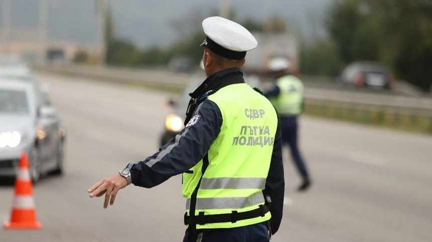 Шофьор с 3,94 промила удари движещо се пред него БМВ в Добрич
