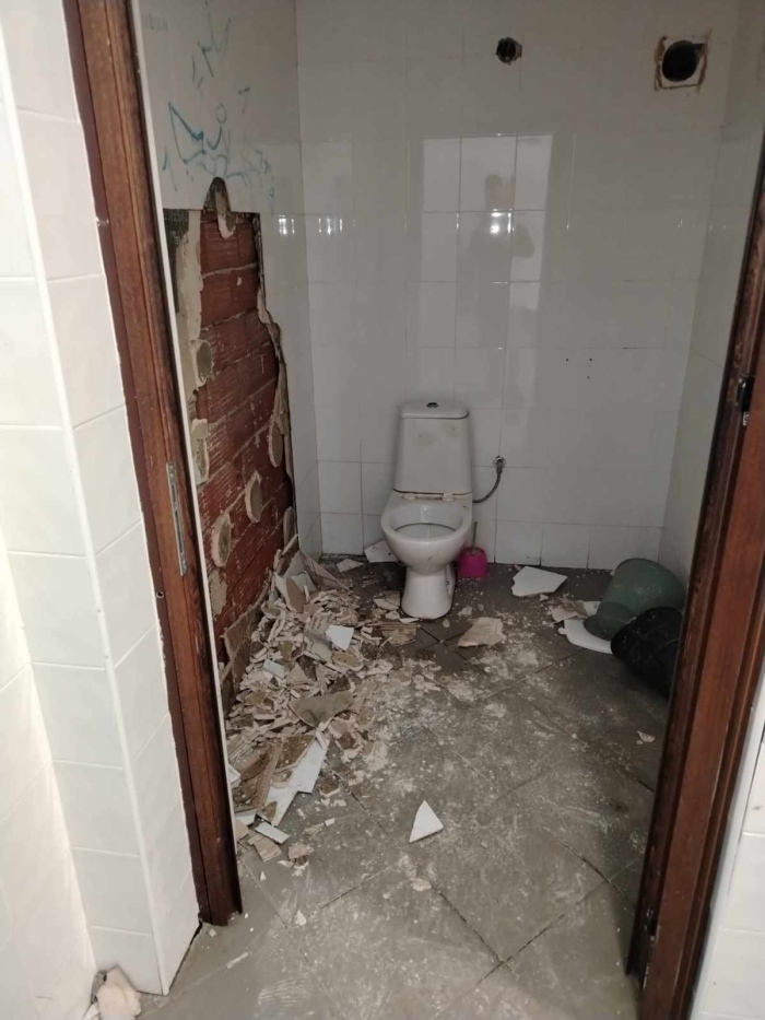 Образуваха досъдебно производство за потрошената  тоалетна в парк „Рила” в Дупница