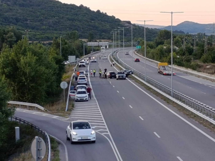 Несъобразена скорост е причината за катастрофата с четири автомобила край Бобошево