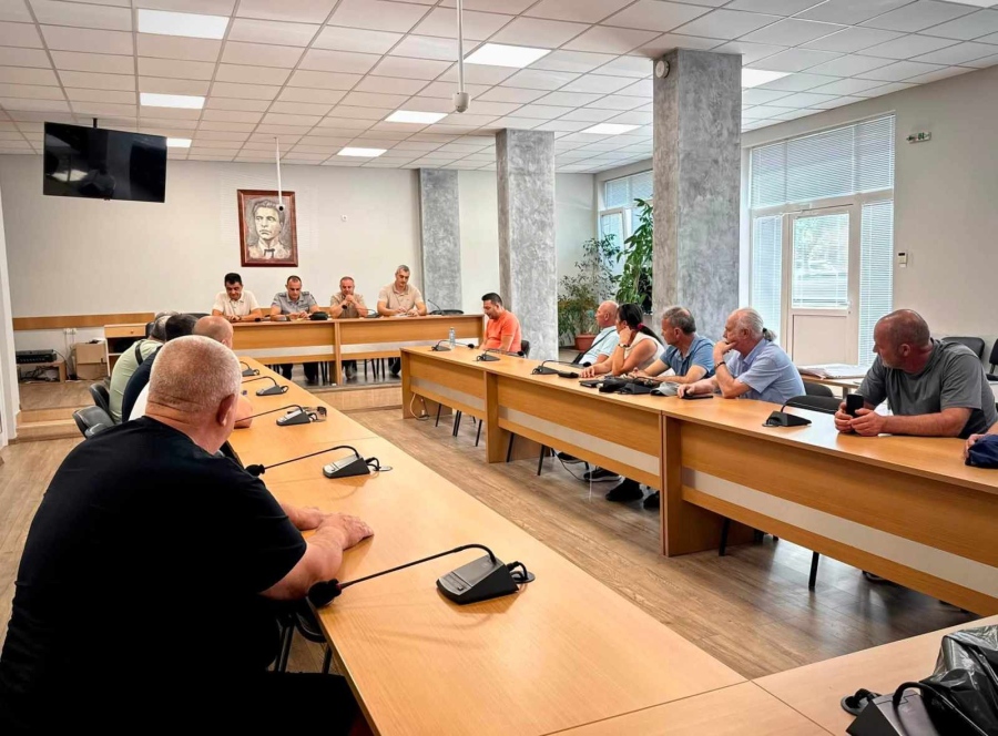 Пожари и бездомни кучета събраха кметовете в Сандански на спешна работна среща