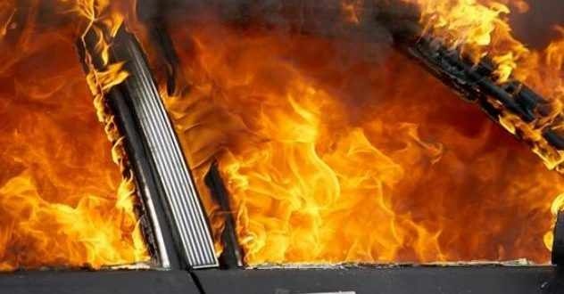 11 пожара в Кюстендилско за три дни, автомобил изгоря напълно