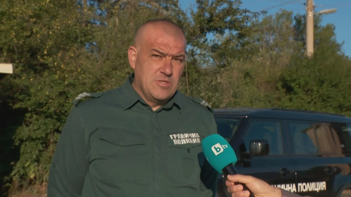 „Започна силно да ме прегръща“: Полицай разказа за щастливата развръзка при издирването на 4-годишния Марти от трънското село Радово