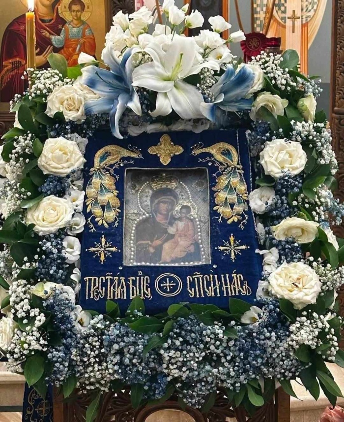 Стотици благоевградчани на поклонение пред чудотворната Иверска икона