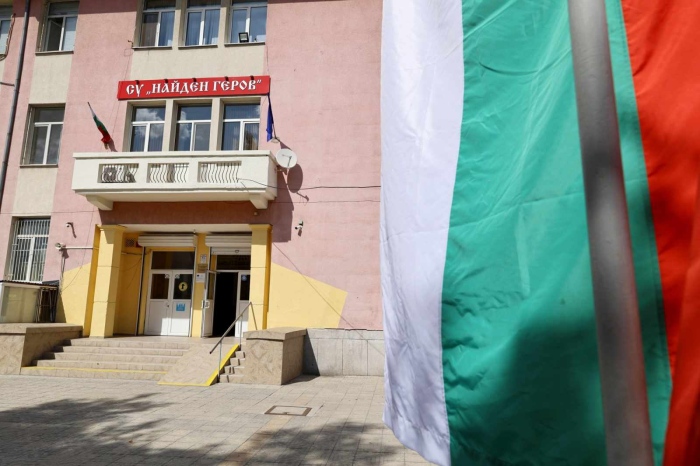 Разследват директорка на пловдивско училище за обществени поръчки за стотици хиляди