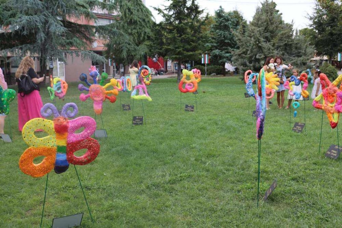 Вандалщина: 57-годишна жена строши 29 детски арт фигури преди празника на Любимец