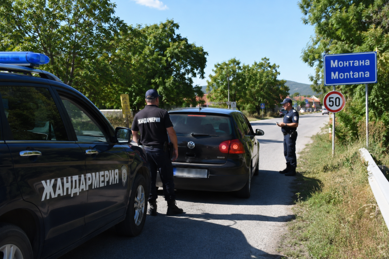 Жандармерията спря перничанка с издирвана от Италия \