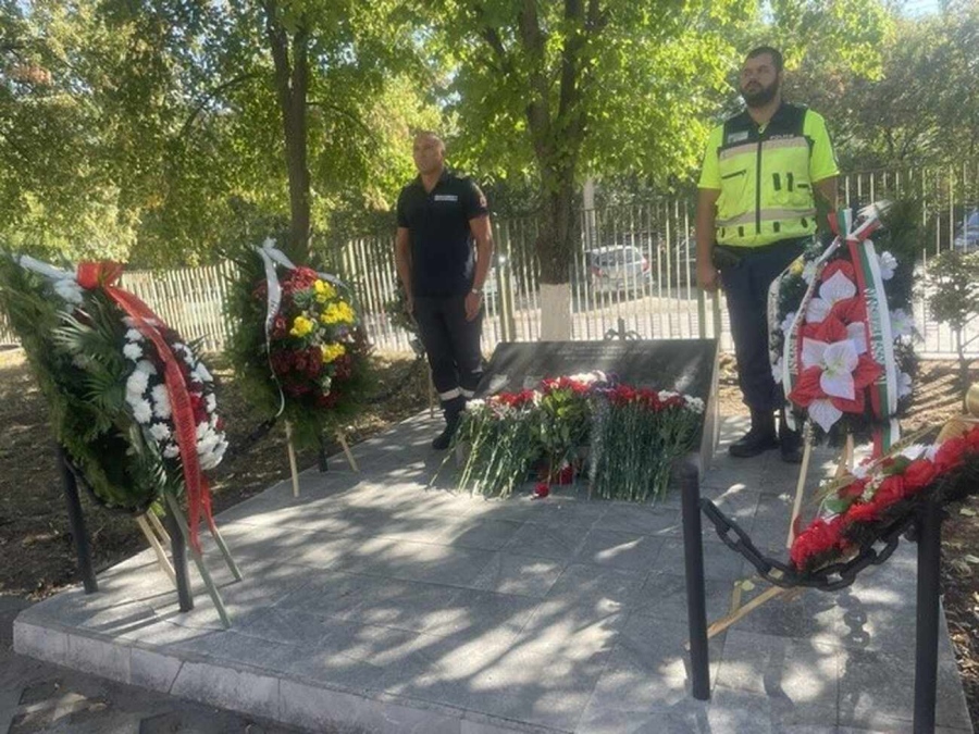 (ОБНОВЕНА) 27 години от трагедията в „Мини Бобов дол“: Почeтоха паметта на шестимата загинали служители на МВР