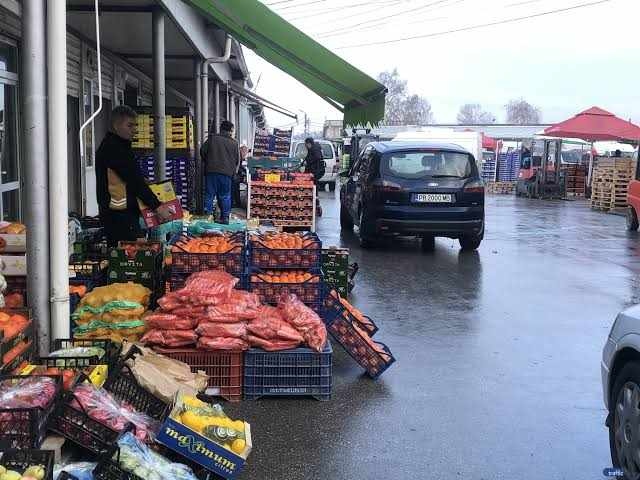 Цените тръгват нагоре: Доматите и млякото поскъпнаха значително