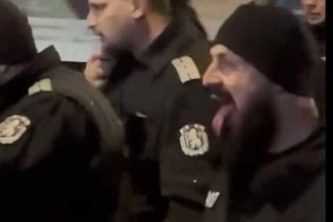 Скръб в Хаджидимовско! Намериха мъртъв в дома му, полицая, плезил се на протестите: една от версиите е самоубийство