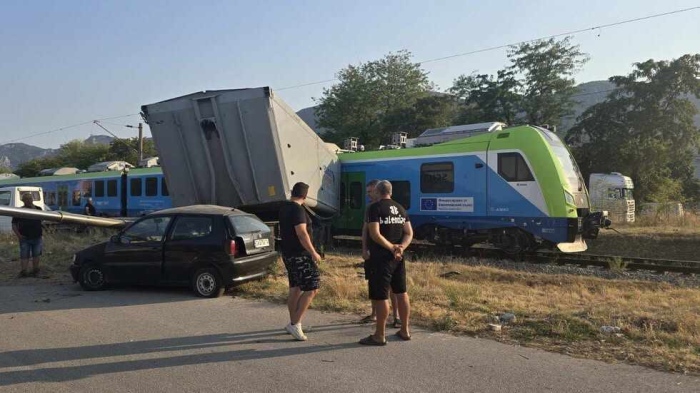 Сблъсъкът с влак край Враца! НКЖИ: причината е грубо нарушение от страна на шофьора на камиона