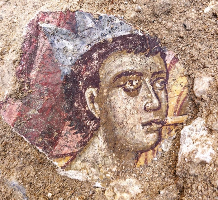Стенописи под човешки кости откриха в църквата в Мелник