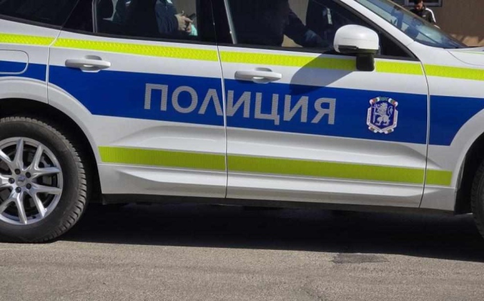 Полицията разследва кражби на регистрационна табела и на 80 евро от автомат за кафе