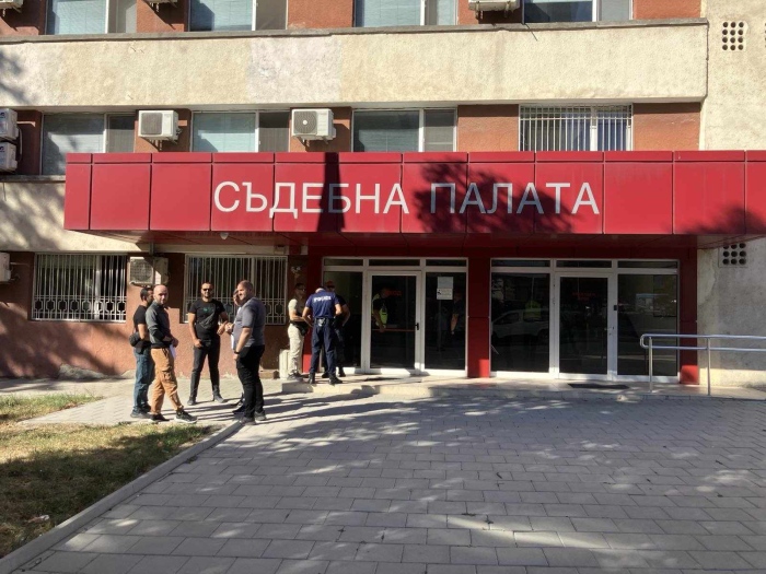 Бомбена заплаха евакуира съда в Кърджали, отложиха делото срещу Лютви Местан